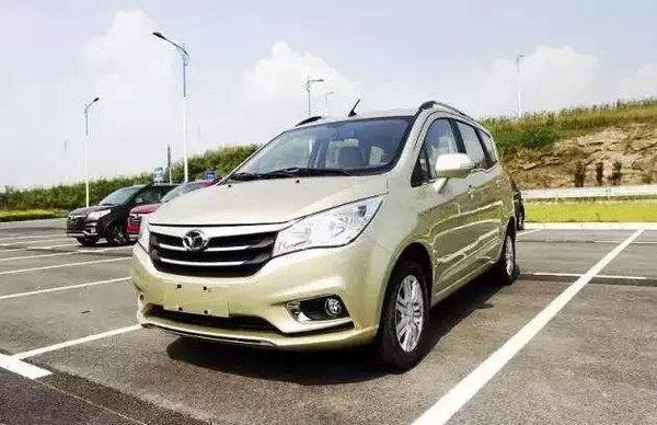 你知道夏天停車(chē)要把雨刷立起來(lái)嗎